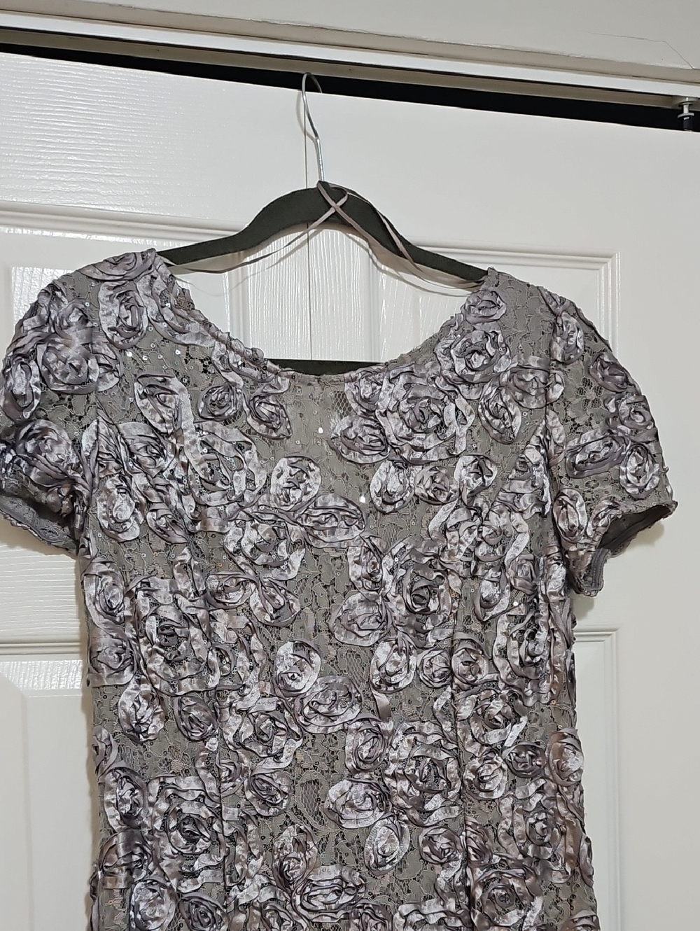 Elegant Gray Floral Lace Maxi Dress - Picture 2 of 6